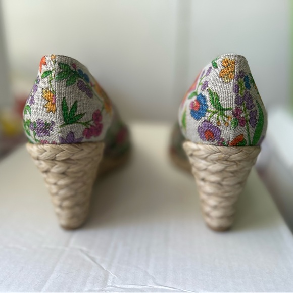 Women’s size 10 (fits more like a 9.5) Stuart Weitzman open toe wedge - Picture 3 of 5